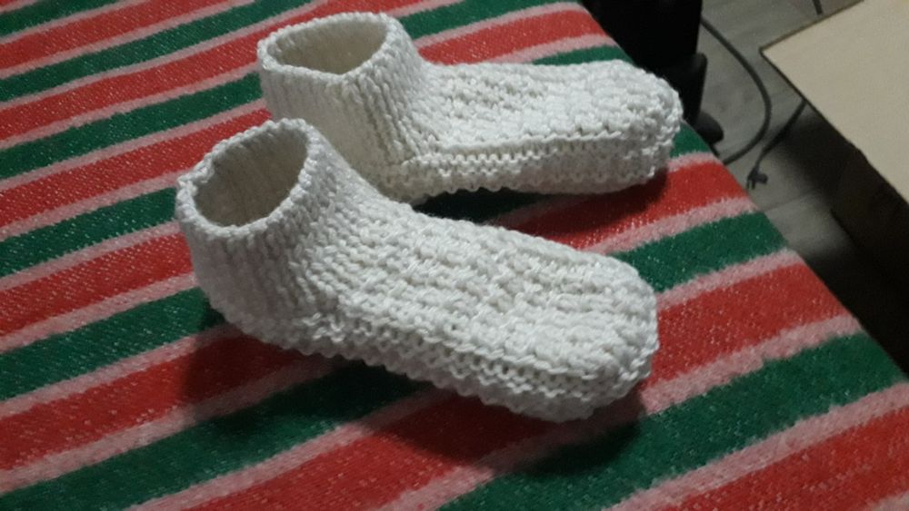 вязаные следочки тапочки