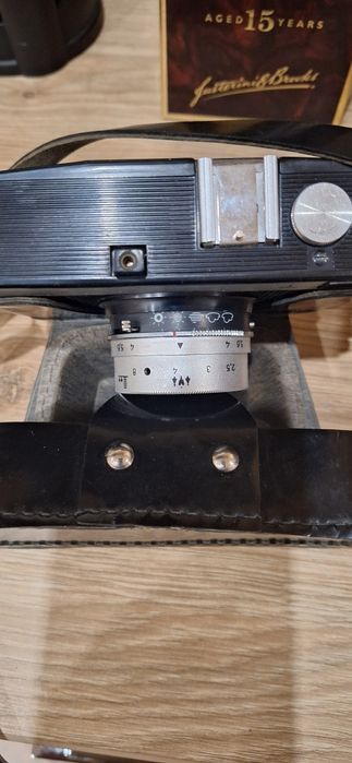 Часовници,фотоапарати,метален шах табакери карти,др.