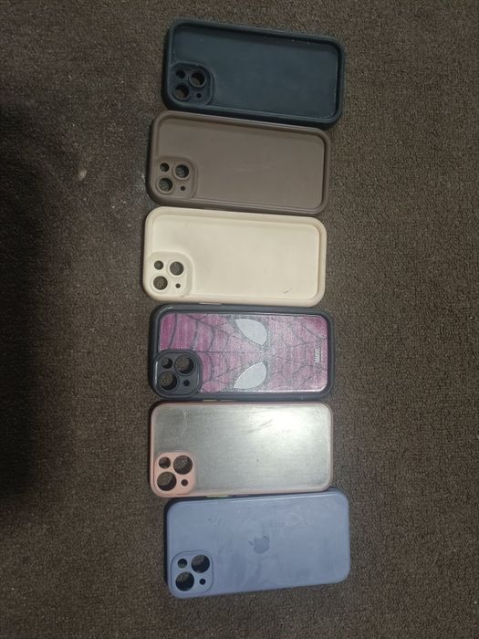 Продам чехлы на  iPhone 13