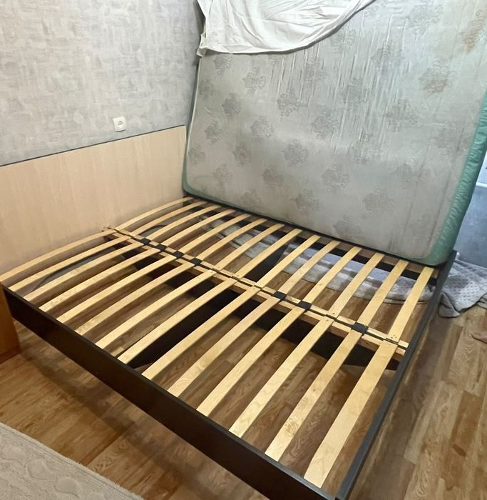 Продам двуспальную кровать