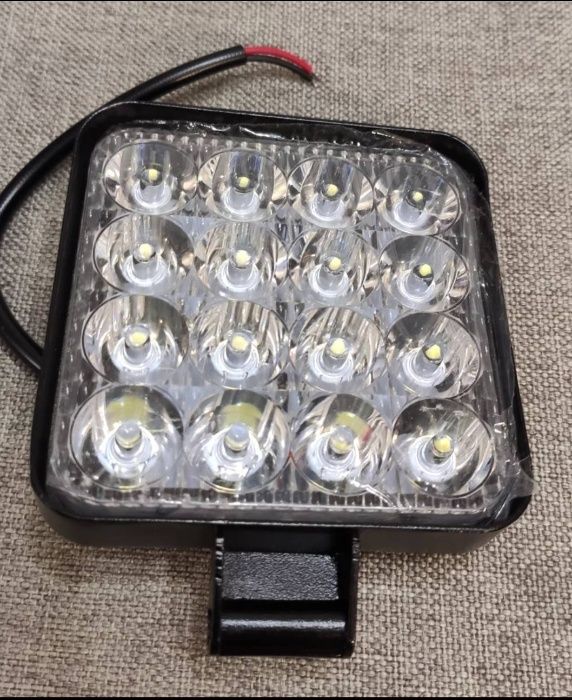 Set 2 Proiectoare LED auto Off Road ATV Tractoare Camioane Remorci 48W