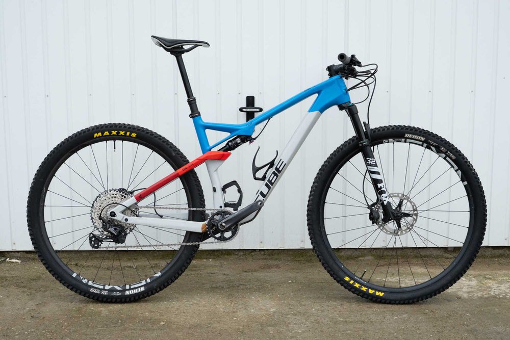 Bicicleta full suspension carbon Cube Ams C:68 din 2021