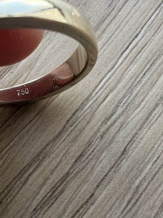 Продается ювелирный набор из 4 предметоа.