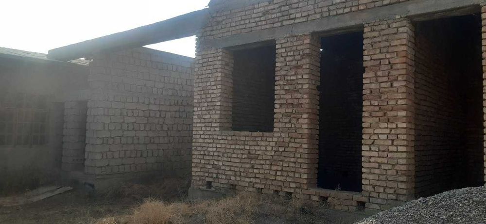 Uy sotiladi Berdi ota choyxonasi orqasida