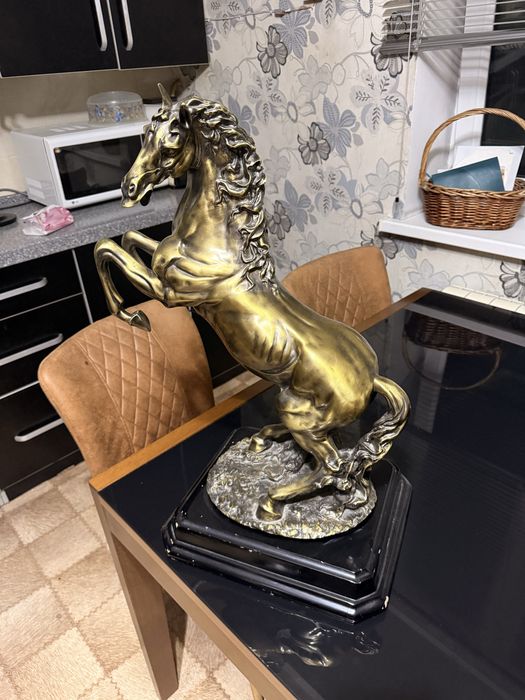 Латунная статуэтка «Конь»