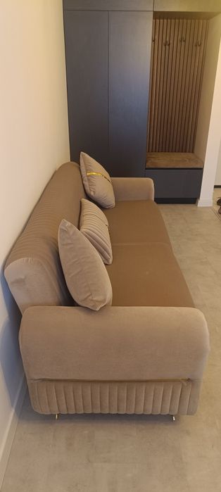 Vând canapea extensibila nouă.