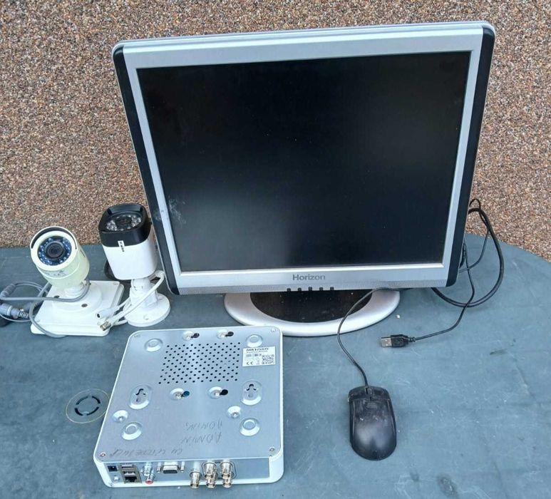 Kit sistem de securitate /  Centrala efractie PC1616, PC1832 și PC1864