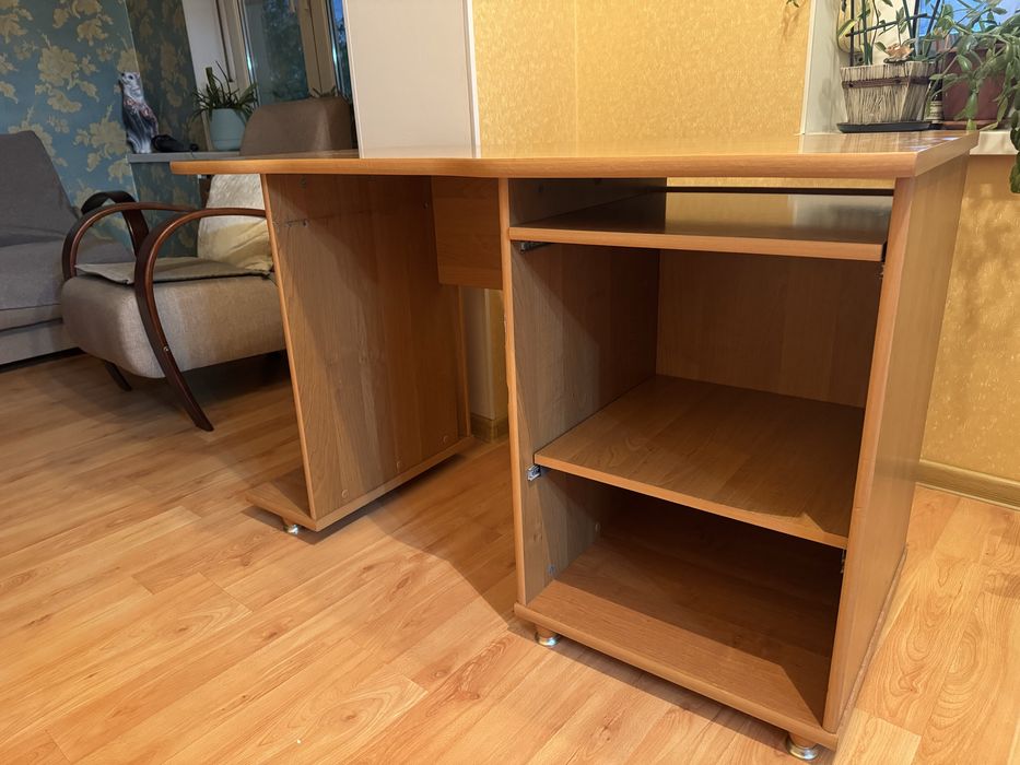 Продам компьютерный стол