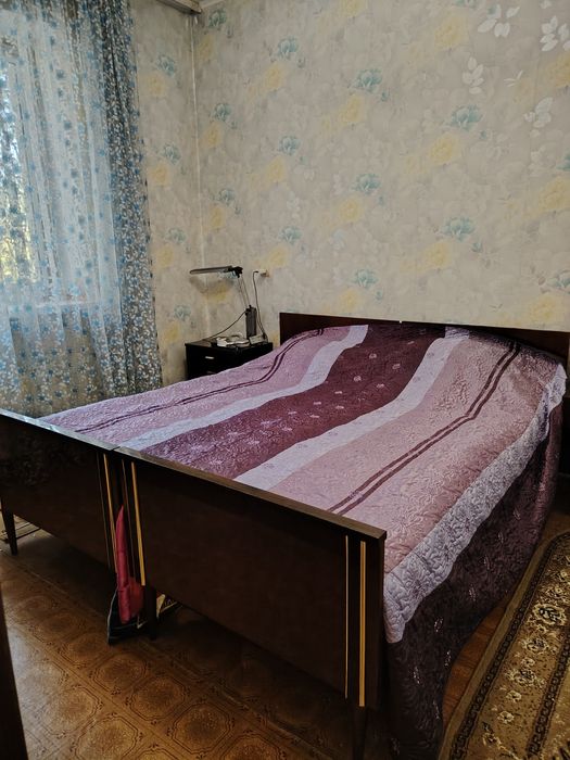 Одна взрослая  кровать, односпалка!