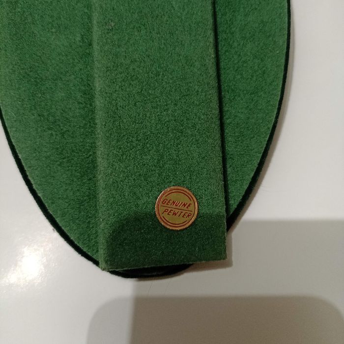 Икона Мадонна с младенцем на бархате.