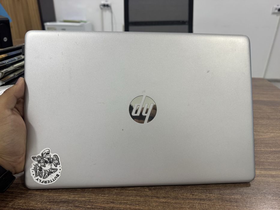 Noutbook sotiladi hp 15 dy2193 dx