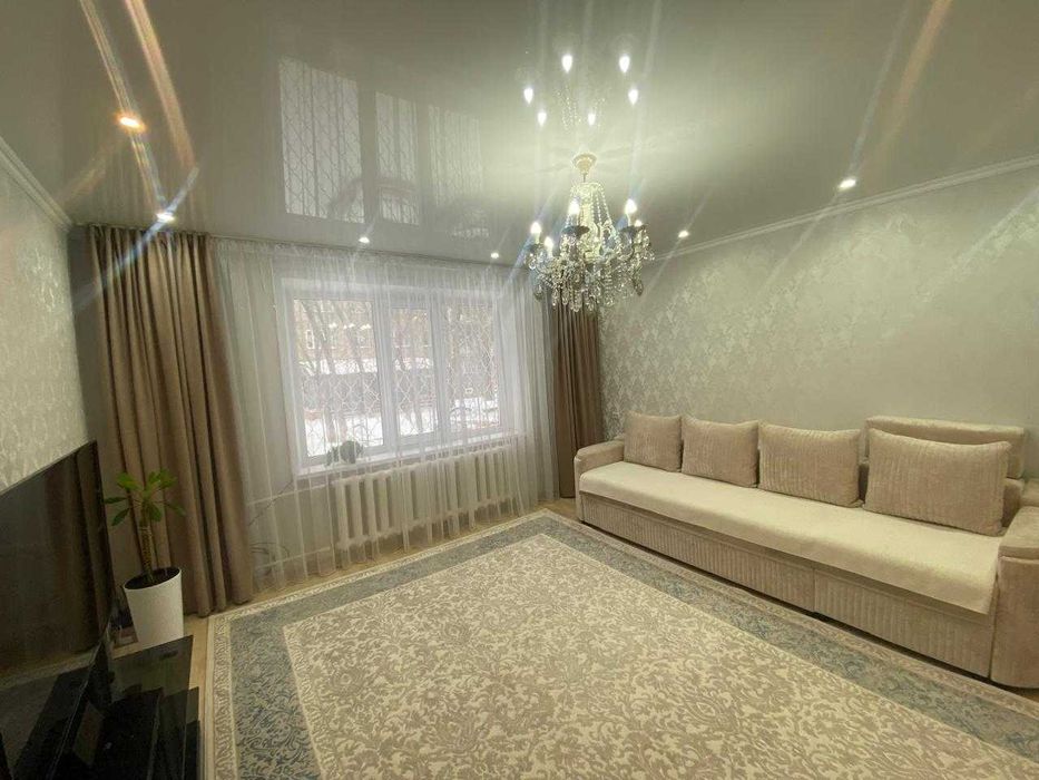 Продается просторная 3 комнатная квартира по ул. Республика