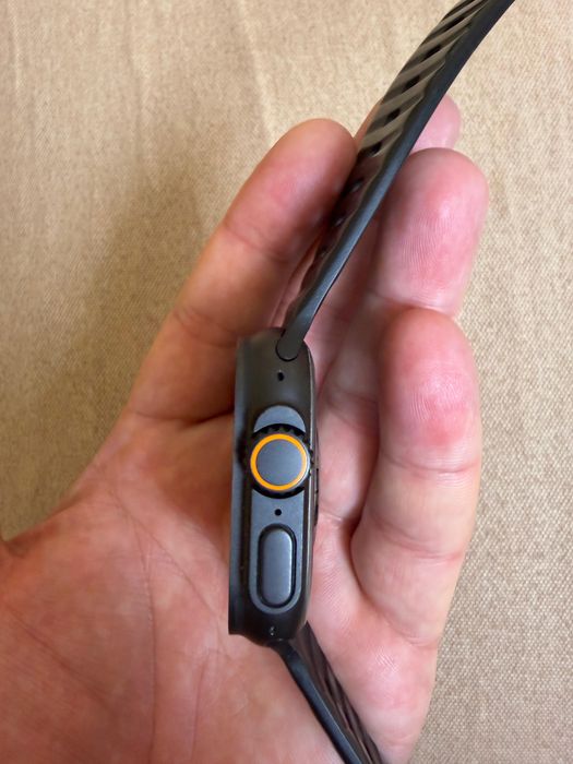 Apple Watch Ultra 2. 49mm Black Titanium Edition.  Dark Green Alp Lp M