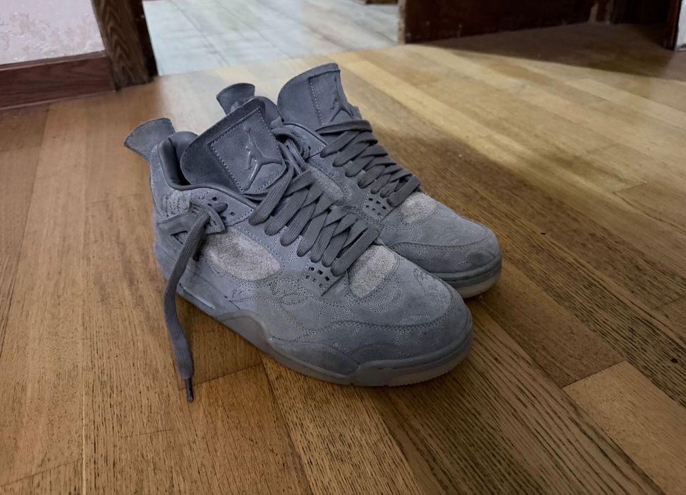 Air Jordan 4 Retro X Kaws