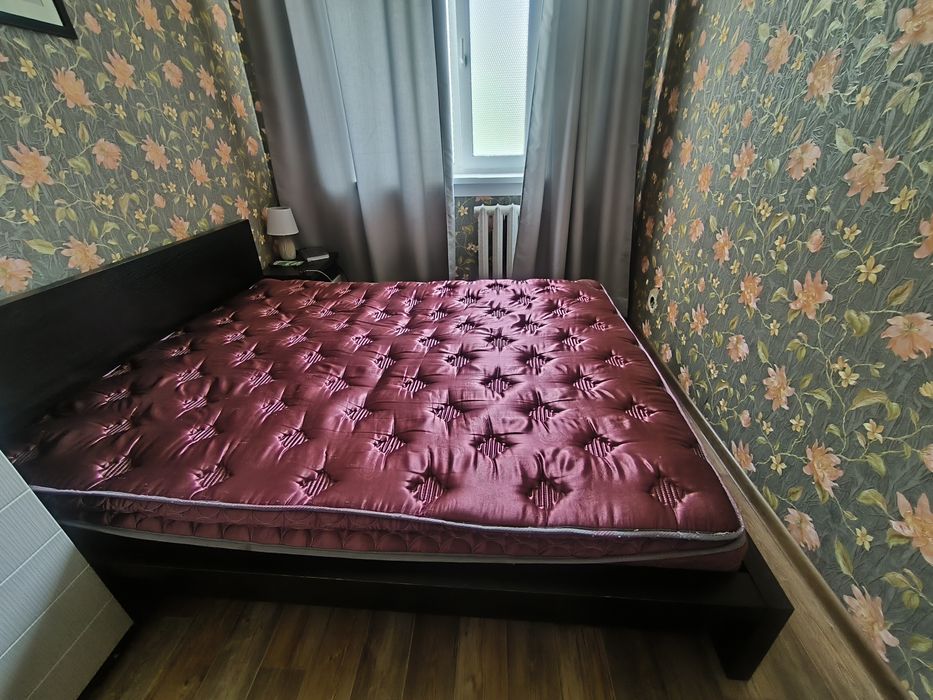 Продам б/у кровать 200х160 с матрасом