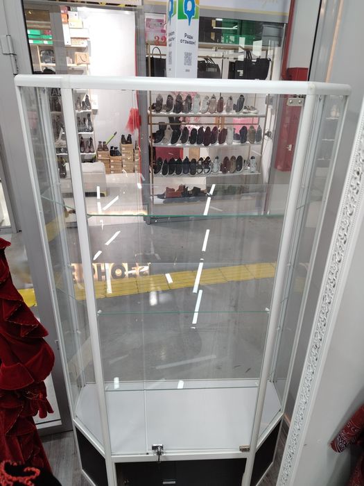 витрина стеклянная