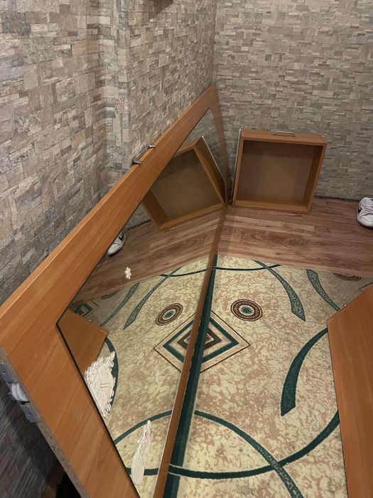 Продам шкаф стена с зеркалом
