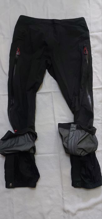 Suprapantaloni marca Ternua