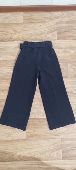 Школьные Брюки на девочку продаю