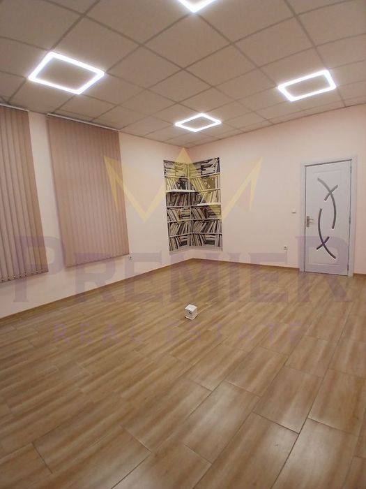 Дава се под наем Офис в Варна, Колхозен пазар - 152 кв.м за 1632 € - Снимка #4