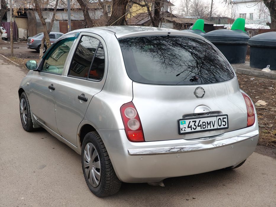 Nissan March 2002г