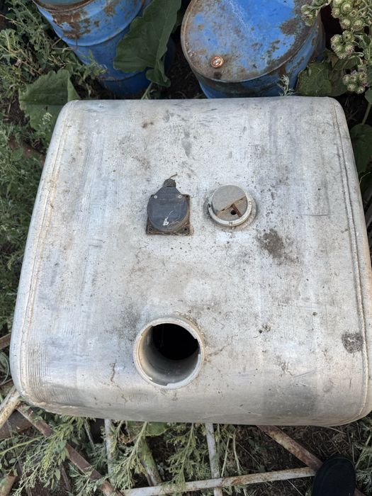 Бак топливный от Китайского грузовика