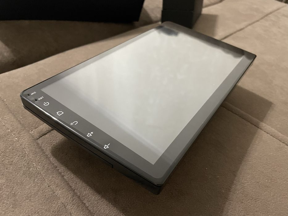 Планшет в автомобиль