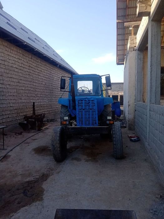 MTZ 80 traktor sotiladi