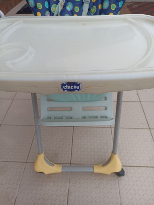 Продам столик для кормления.