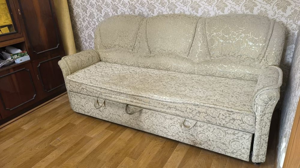 Отдам бесплатно диван самовывоз.