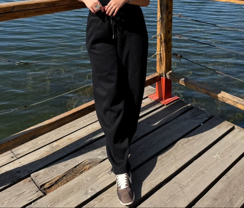Стильные спортивные штаны черные