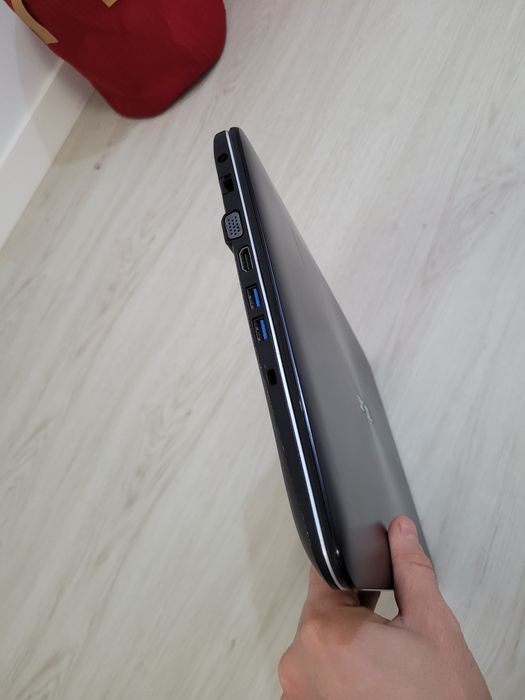 Leptop Asus F555B