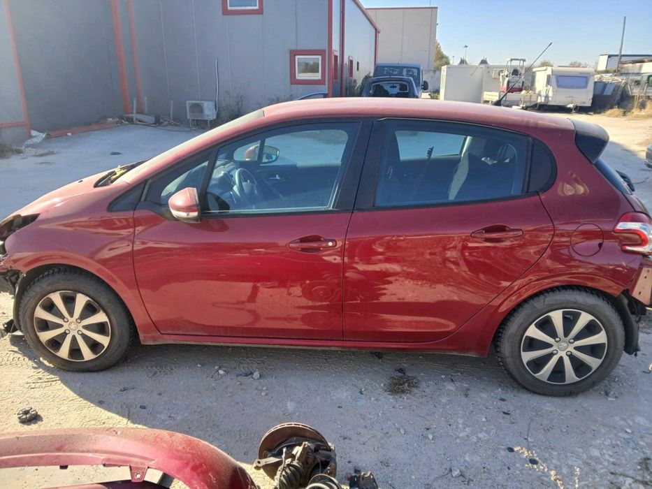 Пежо 208 , 1,4 хди . На части