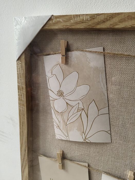 Дървена Рамка за снимки с щипки / Декорация за стената - рамка с рози