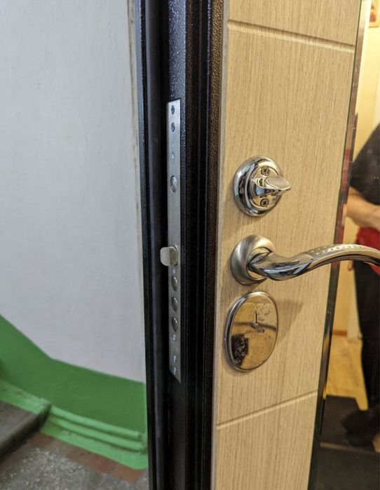 Вскрытие замков квартир гаражей сейфов