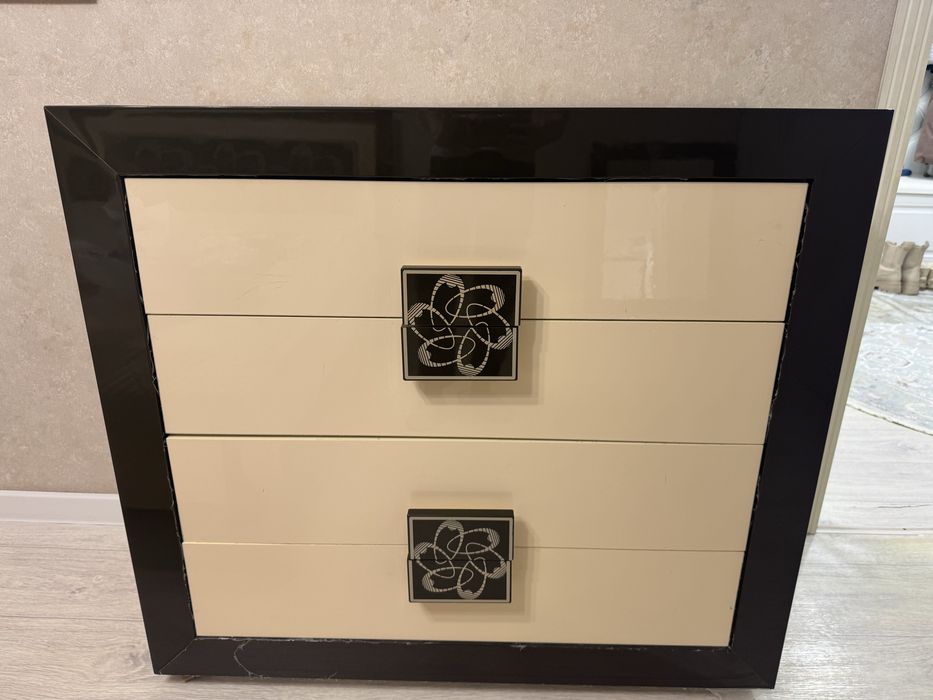 Продается кровать и комод