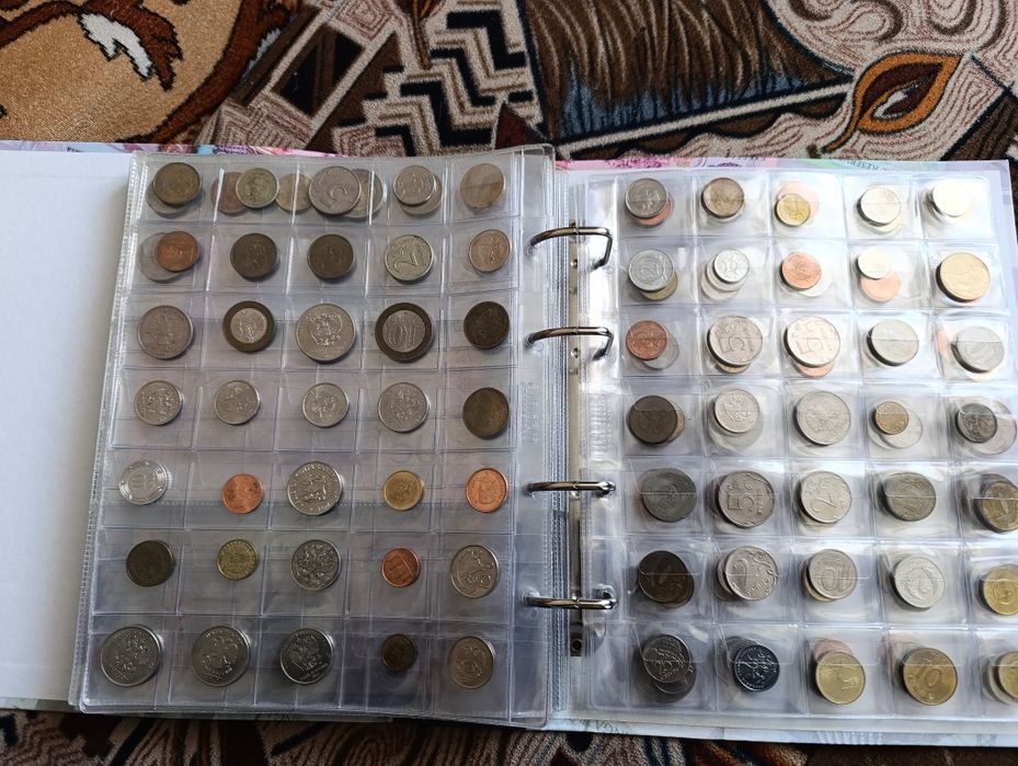 Продам коллекцию монет и купюр