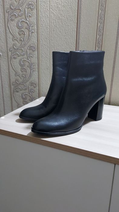 Продам кожаные ботильоны 37 размера