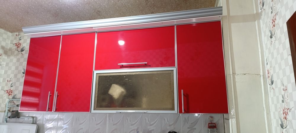 Кухинни мебель ва газ плита сотилади