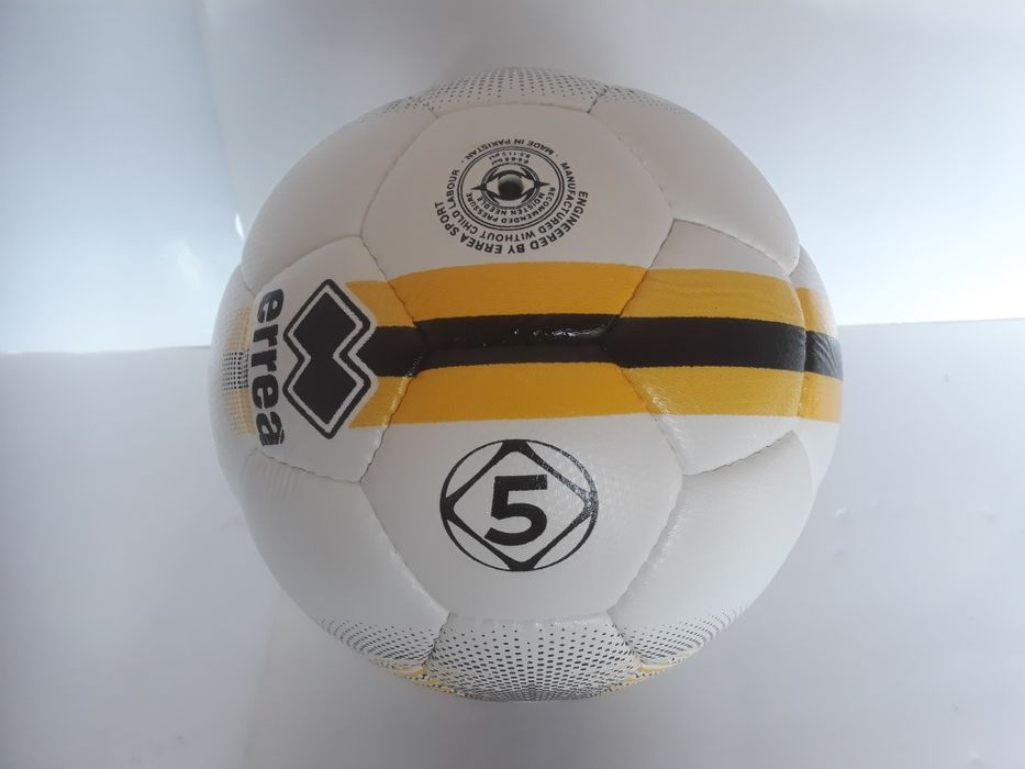 Продавам нова футболна топка на "Efbet"- последен брой.