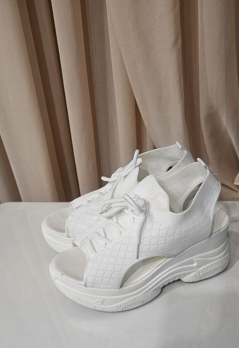 Продам женскую обувь