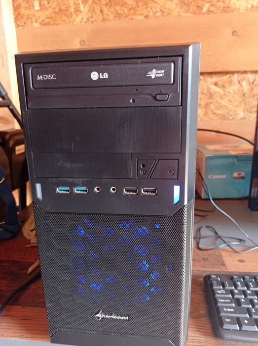 PC Sharkoon și monitor Samsung S27C350H