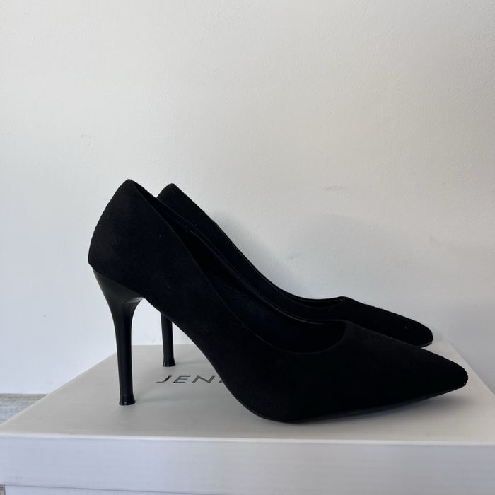 Дамски елегантни черни обувки на ток 35 номер