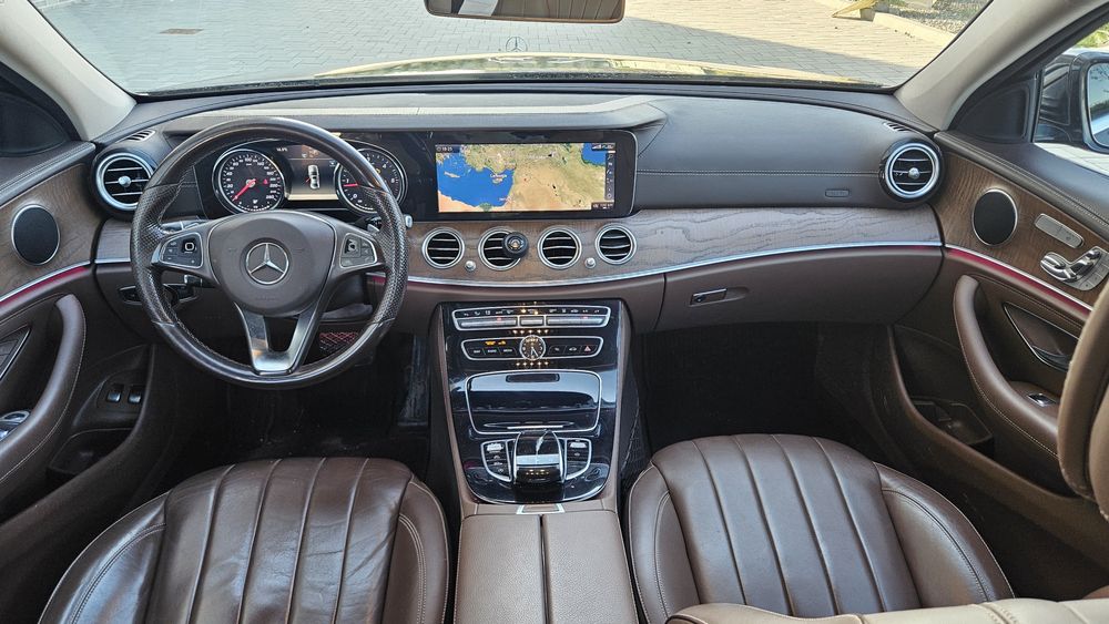 Mercedes-Benz E220D _ 4 MATIC