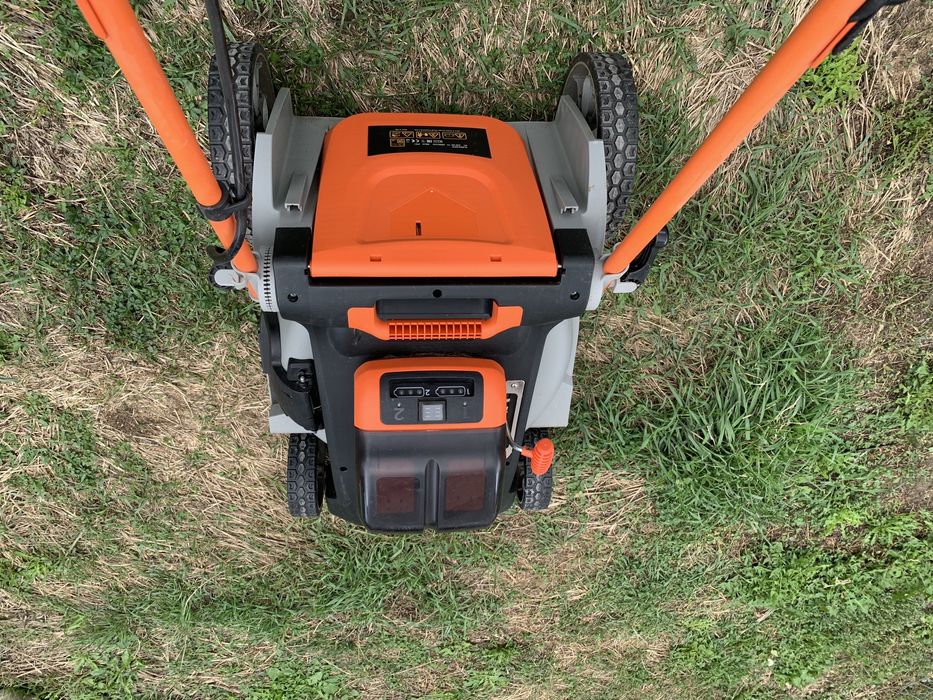 Masina tuns iarba pe acumulator , defecta