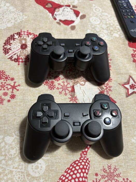 Игрална конзола с 2 джойстика – включва се директно към телевизор