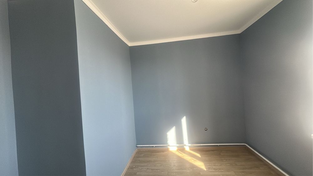 Поклейка обоев . Покраска