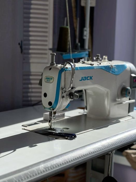 Швейная машинка jack f4