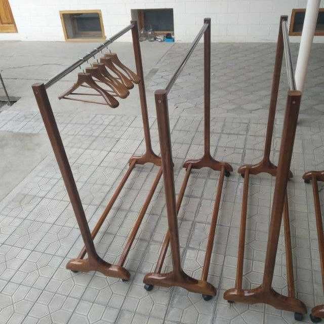 Деревянные гардеропные вешалки