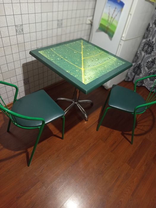 Стол со стульями б/у